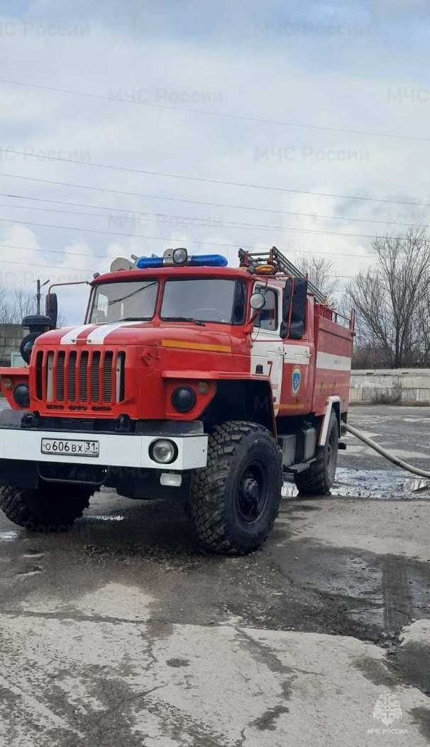 Спасатели МЧС России приняли участие в ликвидации ДТП в городе Старый Оскол