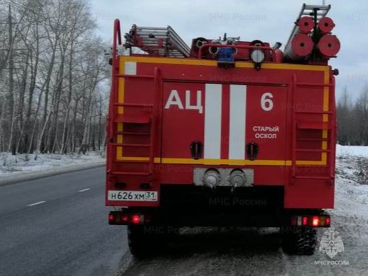 Спасатели МЧС России приняли участие в ликвидации ДТП в городе Старый Оскол